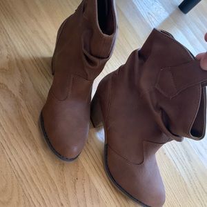 Brown short cowgirl booties